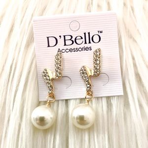 Gold Earrings with Pearls
